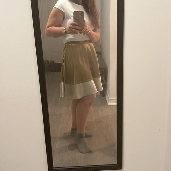 Satin golden skirt - Picture 3 of 7